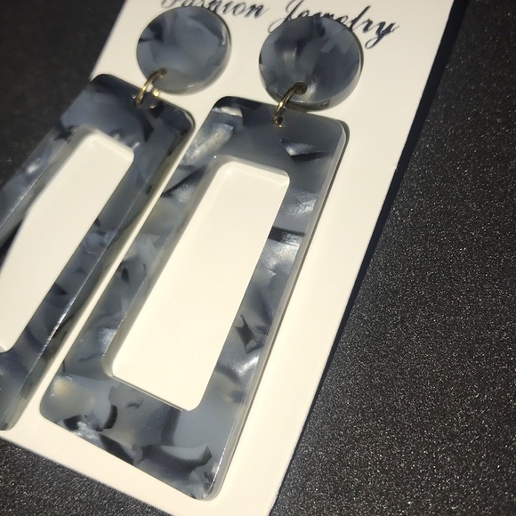 ⬇️Marbled acrylic post earrings - Picture 3 of 4